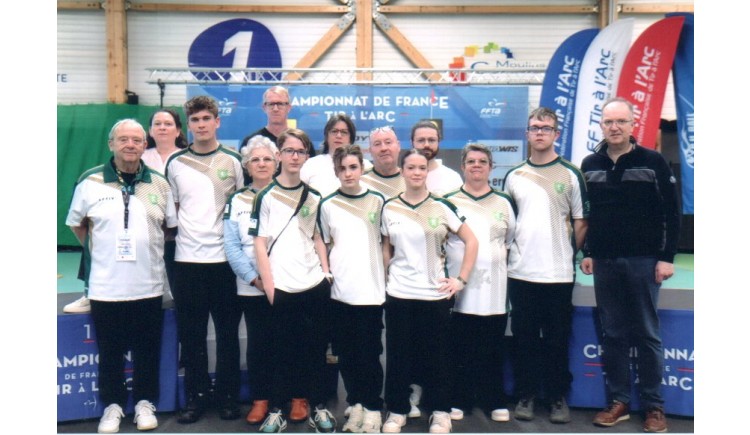 photo Trois jeunes archers au Championnat de France