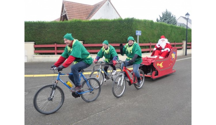 photo Le père Noël à la rencontre des enfants  
