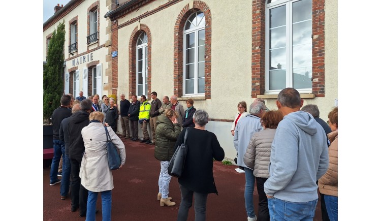 photo Une minute de silence en hommage à Dominique BERNARD